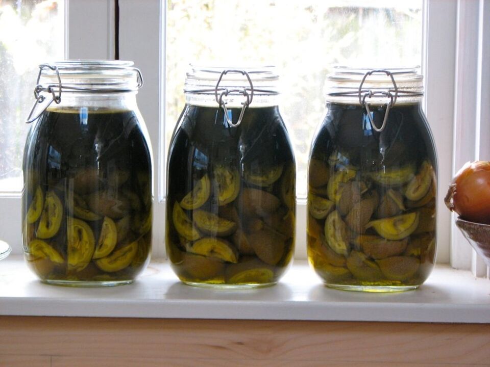 Tincture of walnut and kerosene for the treatment of papillomas